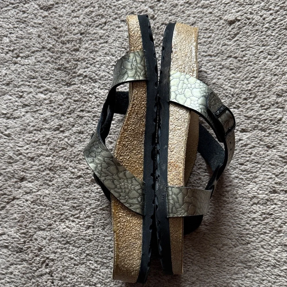 Birkenstock Birkis Metallic Bronze Crossover Straps. Snakeskin look. Size 38